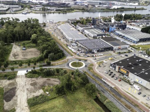 Nieuwe bomen langs Cornelis Bruijnzeelweg en Pontplein Hemkade