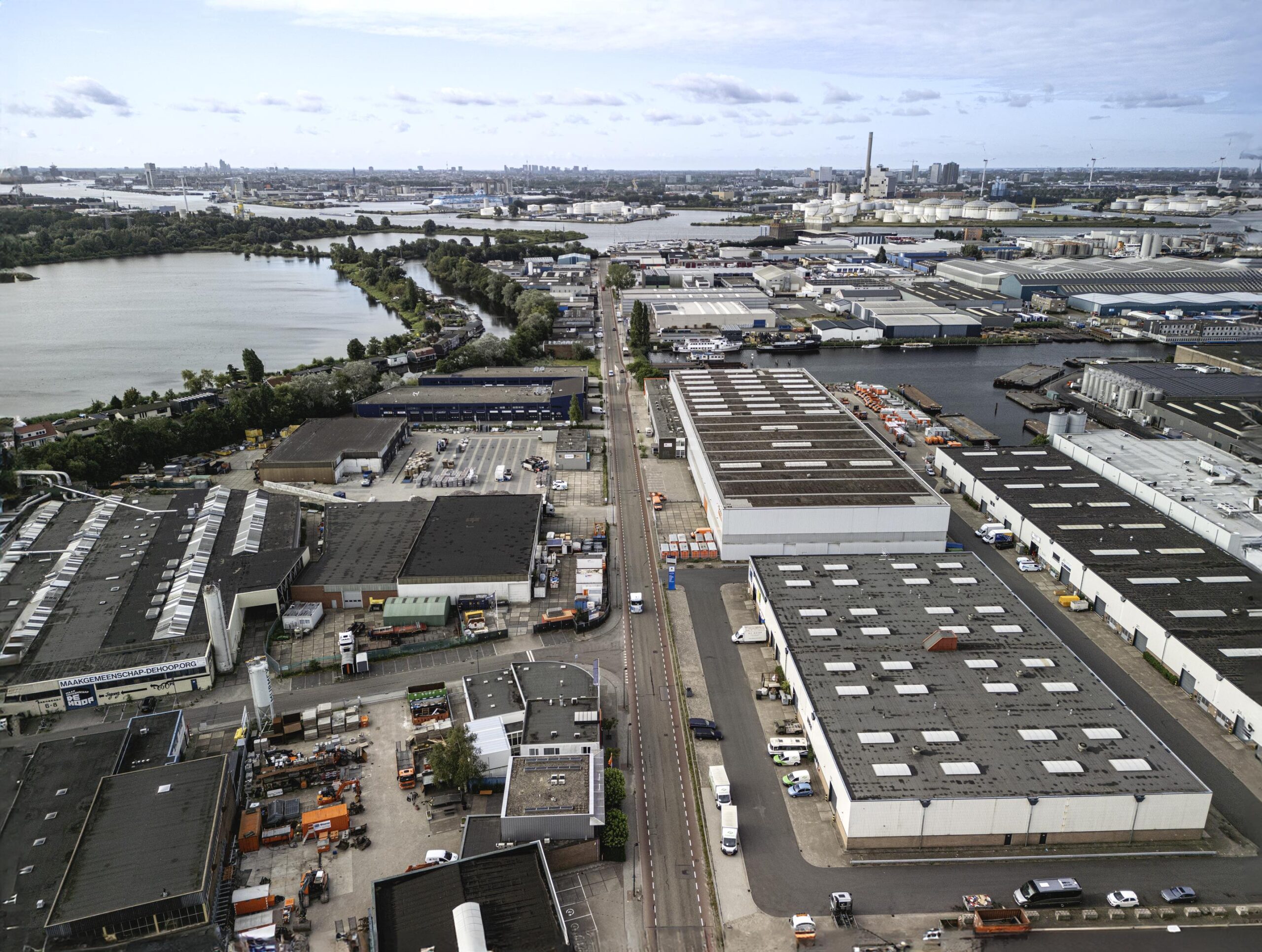 Manifest Ondernemend Zaanstad Zuid 2026 aangeboden aan lokale politiek
